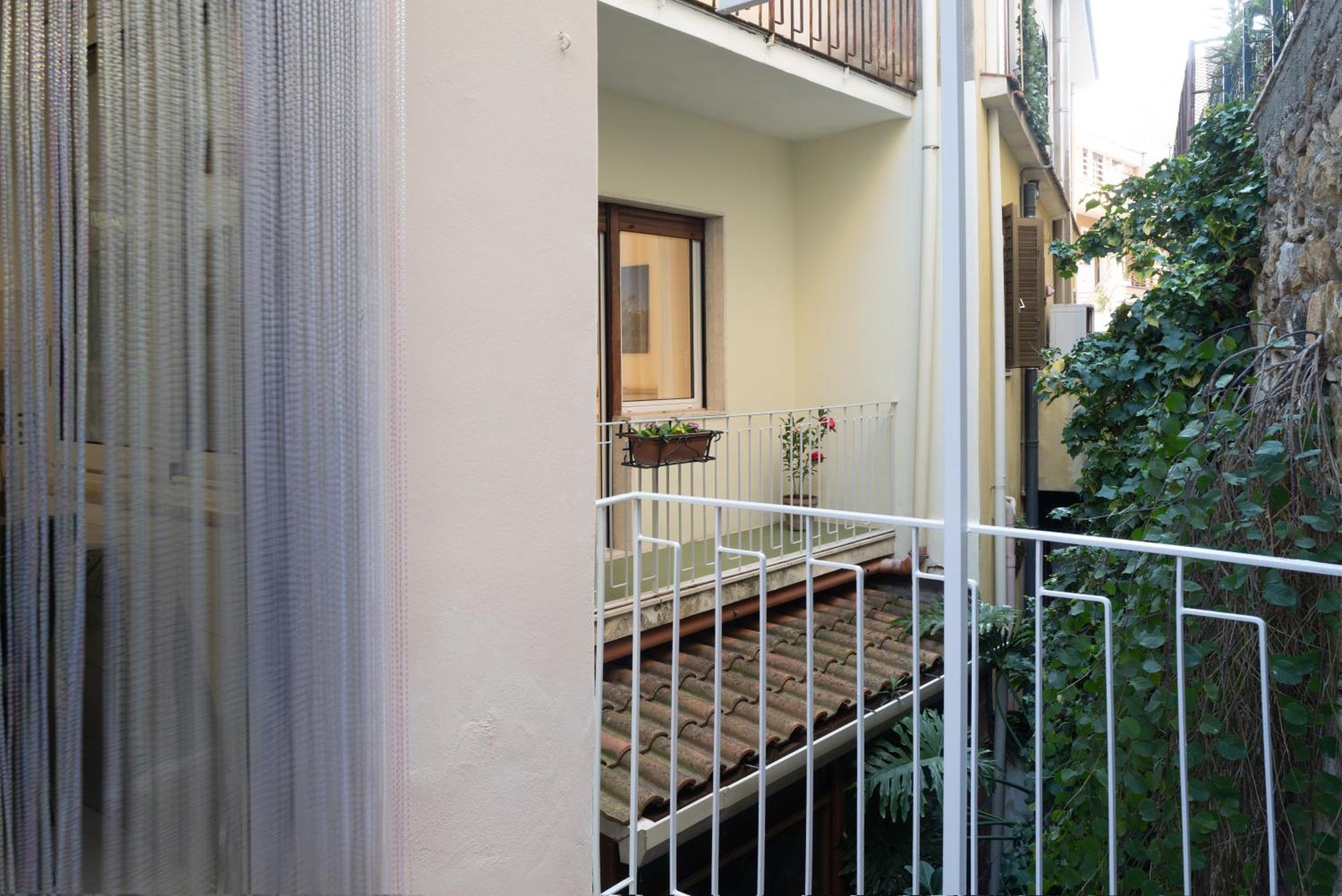Sara Guest House Таормина Экстерьер фото